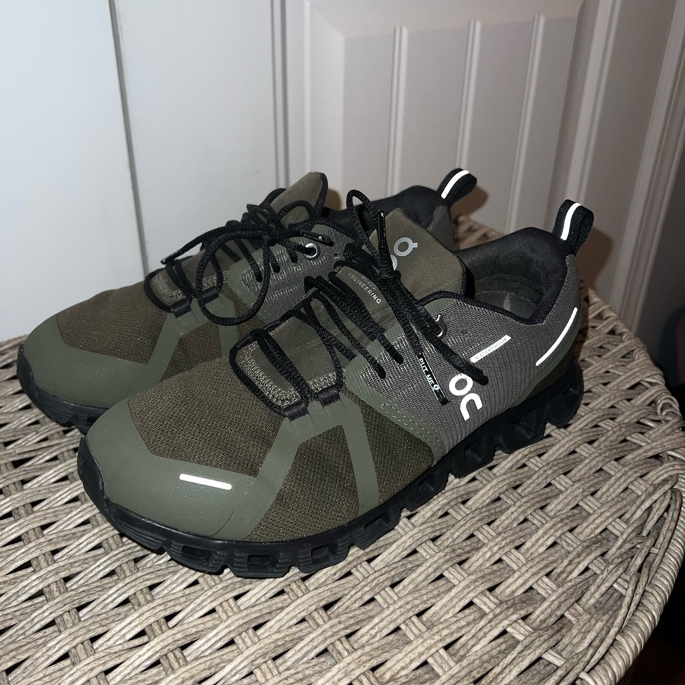 On Cloud Waterproof shoes size 7